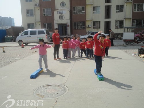 河北廊坊紅纓小神龍幼兒園“進社區(qū) 送愛心”活動