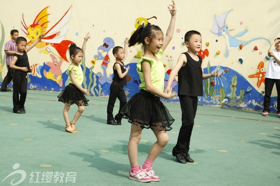 山西運城東鎮(zhèn)紅纓貝貝幼兒園舉辦六一親子運動會