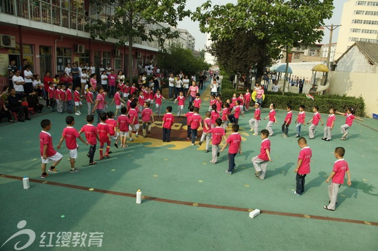 山西運城東鎮(zhèn)紅纓貝貝幼兒園舉辦六一親子運動會