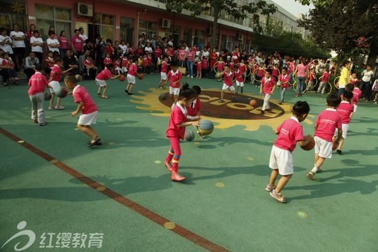 山西運城東鎮(zhèn)紅纓貝貝幼兒園舉辦六一親子運動會