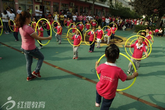 山西運城東鎮(zhèn)紅纓貝貝幼兒園舉辦六一親子運動會