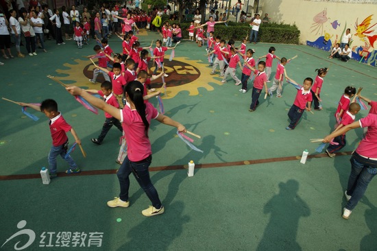 山西運城東鎮(zhèn)紅纓貝貝幼兒園舉辦六一親子運動會