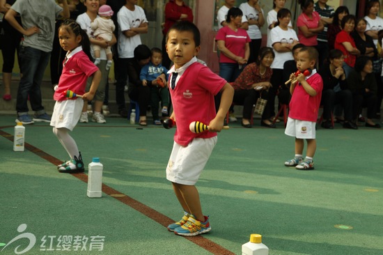 山西運城東鎮(zhèn)紅纓貝貝幼兒園舉辦六一親子運動會