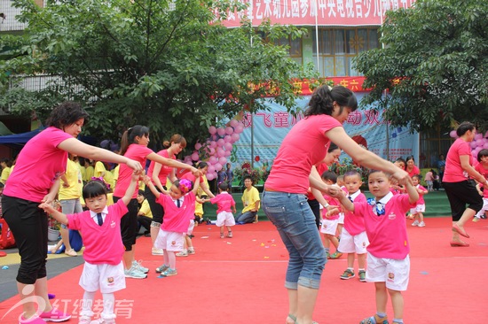 四川峨眉山紅纓希望藝術(shù)幼兒園舉辦慶六一活動