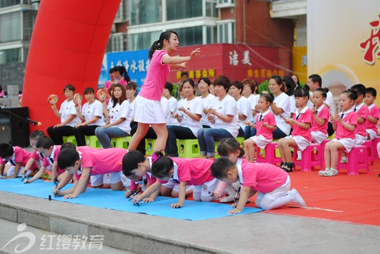 河南開封星河寶貝幼兒園舉辦慶六一活動(dòng)