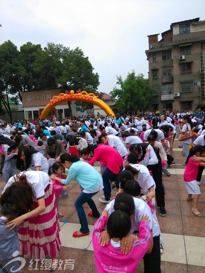 湖南紅纓衡東機(jī)關(guān)實驗幼兒園舉辦“六一”活動