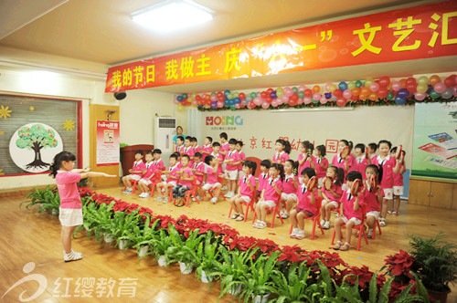 河南南陽(yáng)紅纓天一實(shí)驗(yàn)幼兒園舉辦慶“六一”文藝匯演