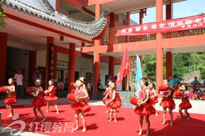 四川廣元紅纓春馨幼兒園端午節(jié)開(kāi)展敬老院慰問(wèn)活動(dòng)