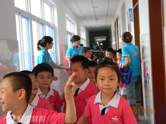 山東濰坊紅纓天昱幼兒園參觀民生街實驗小學