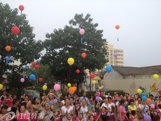 山西運城東鎮(zhèn)紅纓貝貝幼兒園舉辦大班畢業(yè)典禮