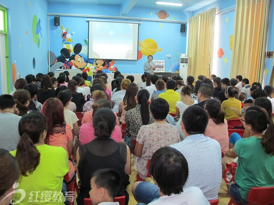 山東濟寧紅纓煤化幼兒園召開新學(xué)期新生家長會