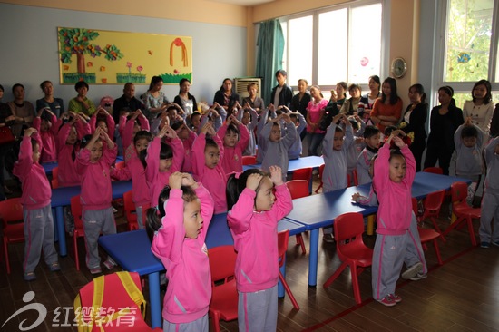 安徽蕪湖紅纓小星星幼兒園舉辦“迎國(guó)慶親子活動(dòng)” 