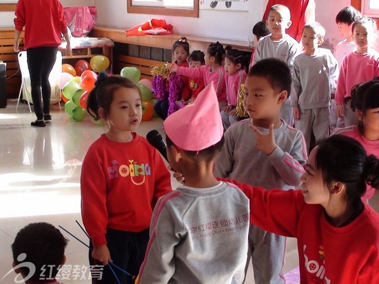 遼寧營口紅纓鴻程書香苑幼兒園開展重陽節(jié)慰問活動