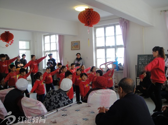 內(nèi)蒙古包頭紅纓小精靈幼兒園舉辦“尊老、愛(ài)老”重陽(yáng)節(jié)主題活動(dòng)