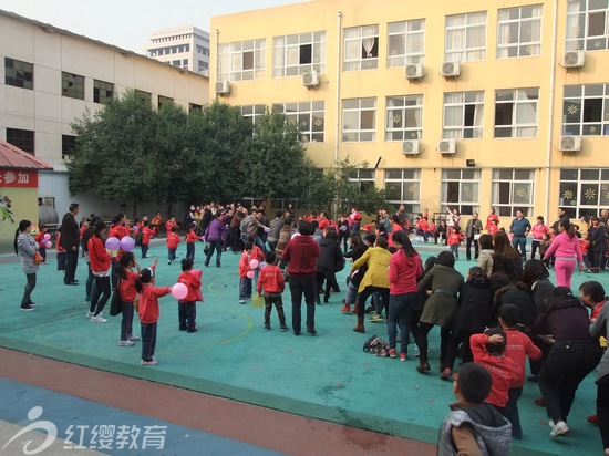 河南沁陽(yáng)紅纓大山聯(lián)盟幼兒園舉辦秋季親子運(yùn)動(dòng)會(huì)