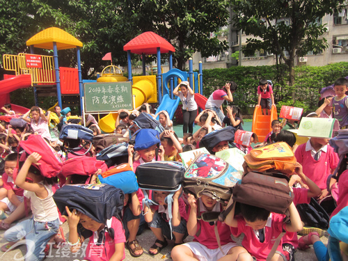 廣西玉林紅纓工會幼兒園組織防震演練活動