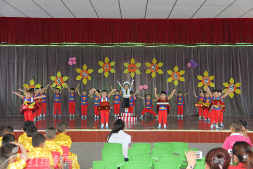 山東德州齊河紅纓紅太陽幼兒園舉辦慶六一跳蚤市場活動