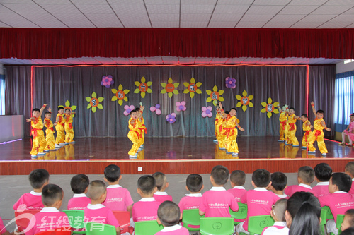 山東德州齊河紅纓紅太陽幼兒園舉辦慶六一跳蚤市場活動