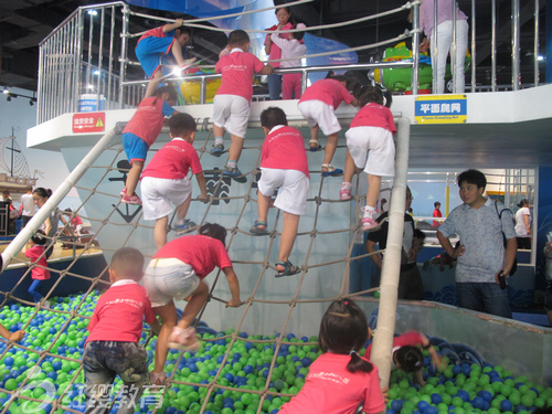 山東濟(jì)寧紅纓煤化幼兒園舉辦慶六一游學(xué)活動