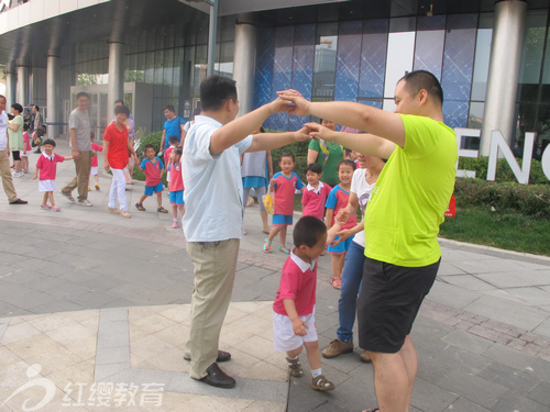 山東濟(jì)寧紅纓煤化幼兒園舉辦慶六一游學(xué)活動