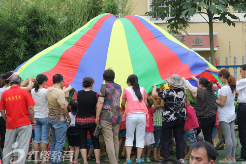 山東棗莊紅纓世紀花園幼兒園舉辦慶六一活動