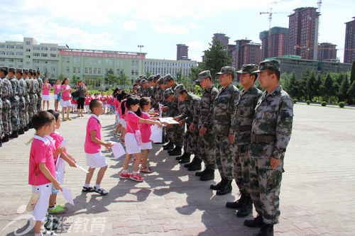 內(nèi)蒙古呼和浩特紅纓快樂(lè)天使幼兒園參觀軍營(yíng)活動(dòng) 