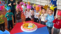 小壽星們唱生日快樂歌！！