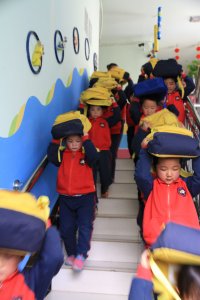 拉薩小精靈藝術(shù)幼兒園開(kāi)展地震應(yīng)急避險(xiǎn)演練