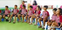 通過直觀形象的圖片讓幼兒對(duì)什么是火、火的用途、生活中如何預(yù)防火災(zāi)等安全知識(shí)有了全面的認(rèn)識(shí)和了解;同時(shí)，通過動(dòng)畫片的形式進(jìn)一步讓幼兒了解了消防員叔叔的具體工作，認(rèn)識(shí)了消防車、滅火器等消防工具，了解了滅火器的基本使用方法。