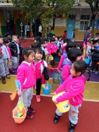 永康市西溪鎮(zhèn)陽光幼兒園開展植樹節(jié)活動