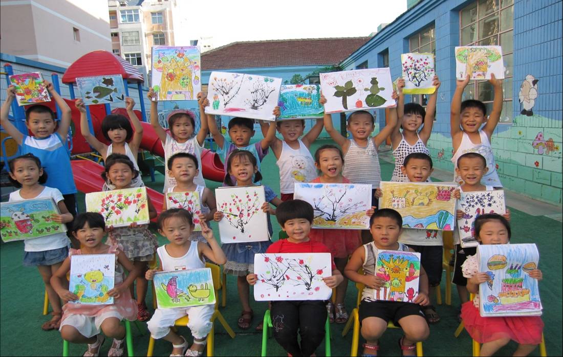 育英才雙語幼兒園幼兒創(chuàng)意美術(shù)活動