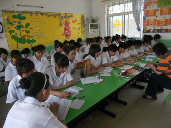 2011年小博士幼兒園全體教師誦讀弟子規(guī)相片